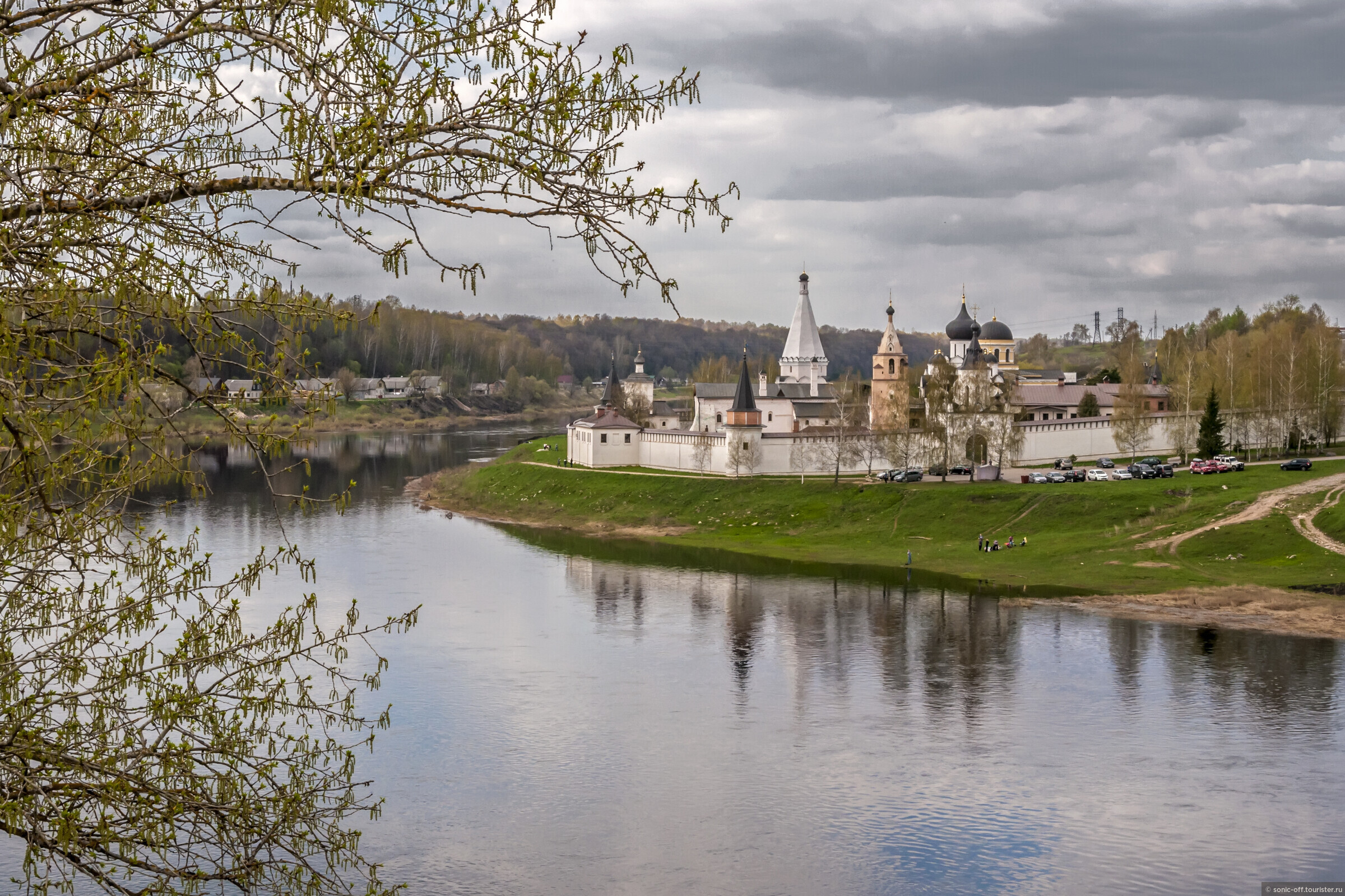 Городок на реке