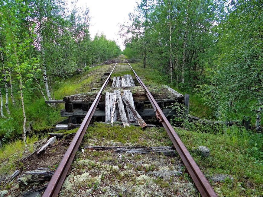 Остатки железной дороги в Надымском районе