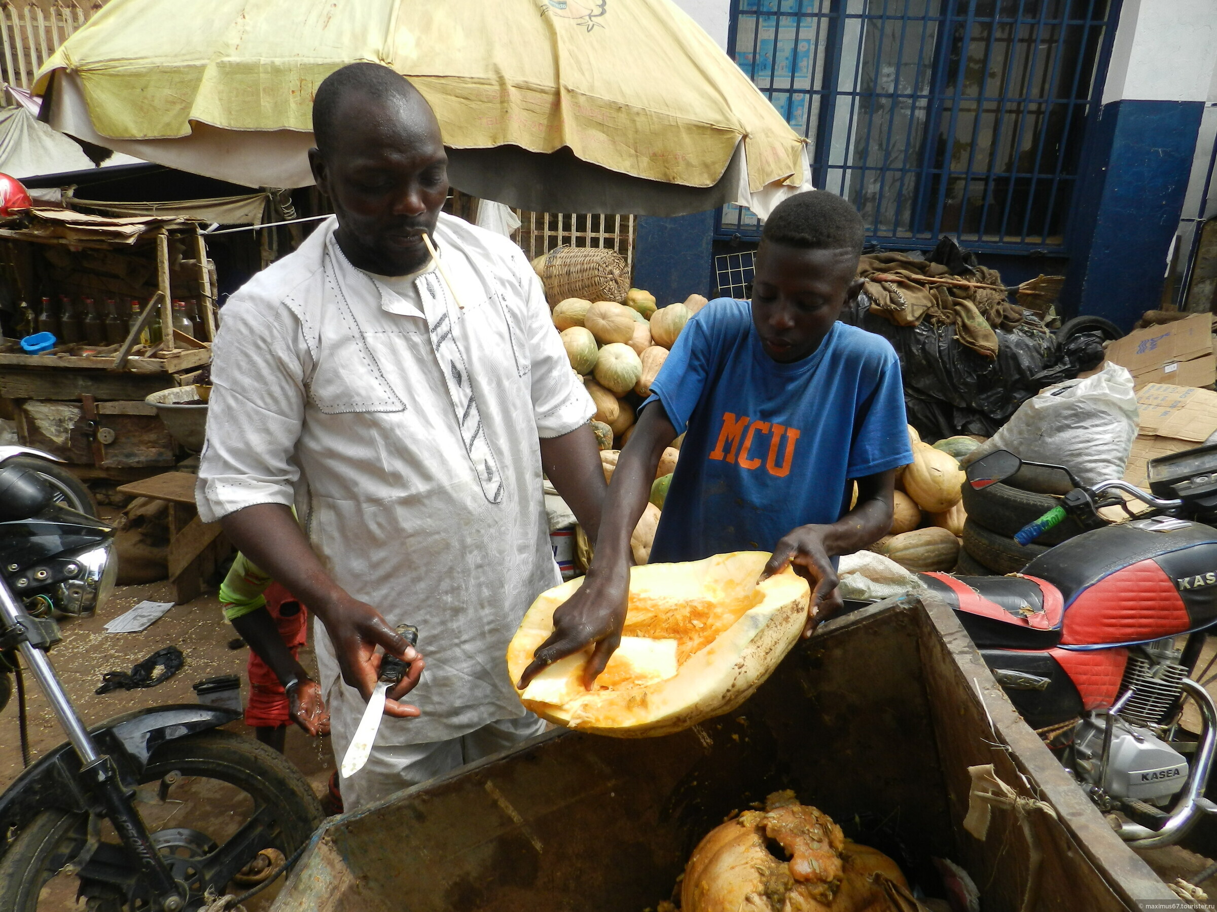 Экономическое развитие нигера. Нигерский хлеб. Экономика нигера. Нигер столичный рынок. Фото макарон нигер.