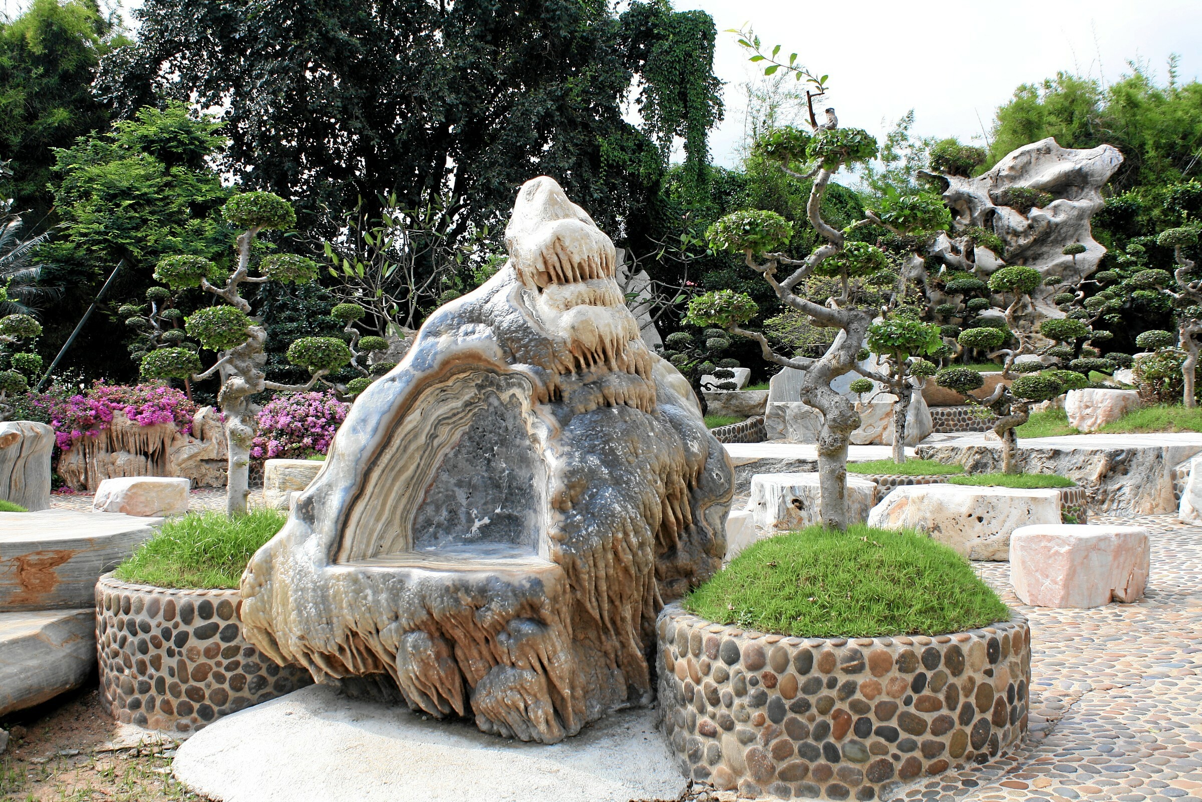 Stone park. Парк миллионолетних камней в Таиланде. Парк миллионолетних камней Пермь. Сад миллионолетних камней Паттайя. Паттайя парк миллионолетних камней и крокодиловая ферма.