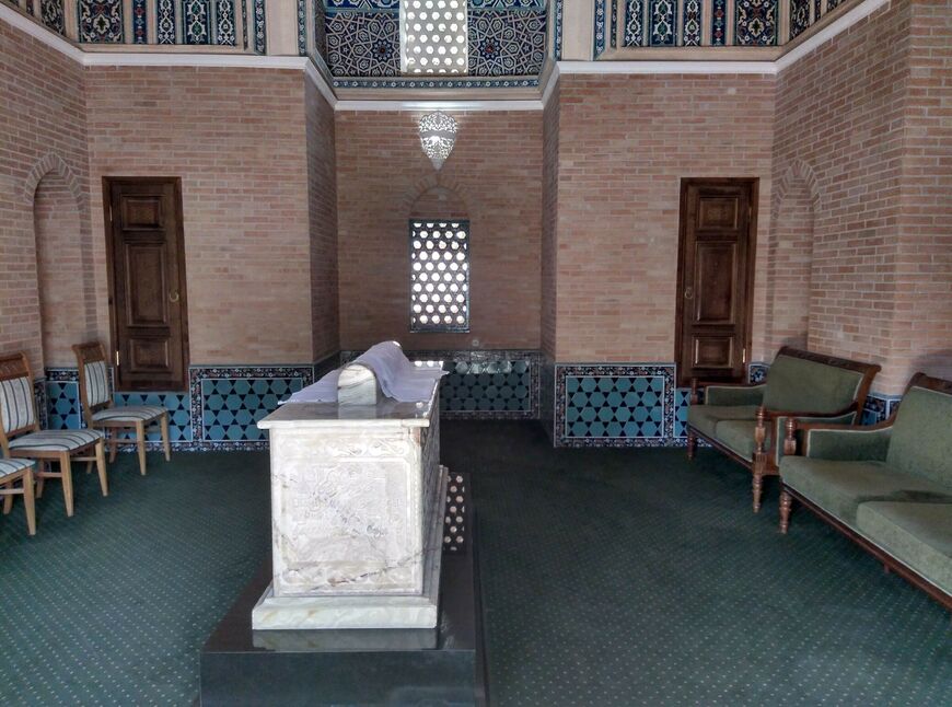 Мавзолей Калдыргач-бия (мавзолей Толе би) в Ташкенте 