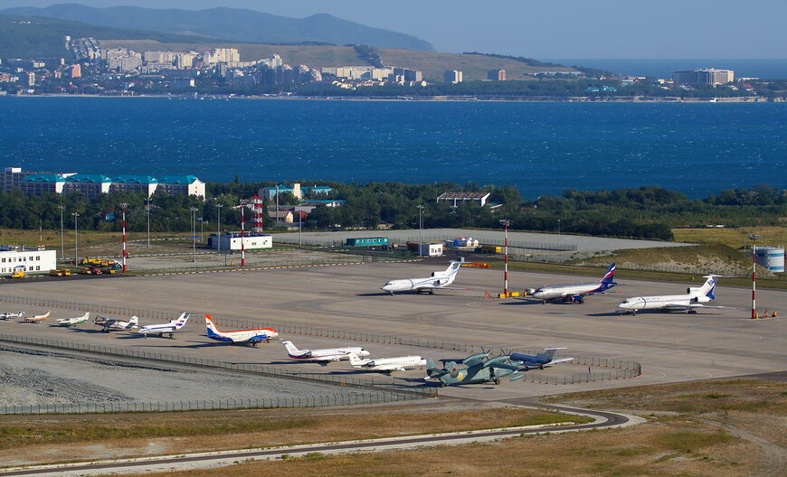 Стоянка самолетов в аэропорту Геленджика