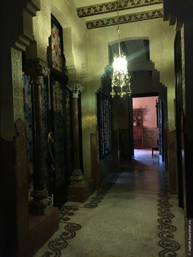 Экскурсии в Барселоне: коридор в доме Амалье