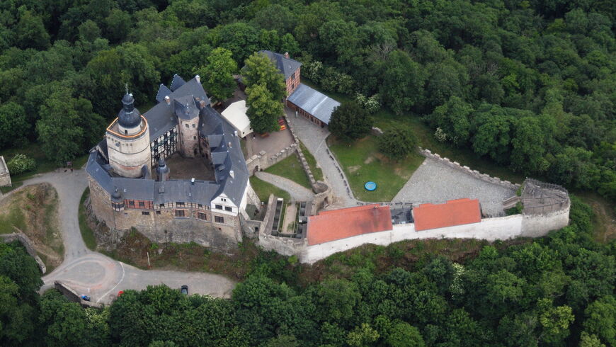 Вид на замок и крепость Фалькенштайн