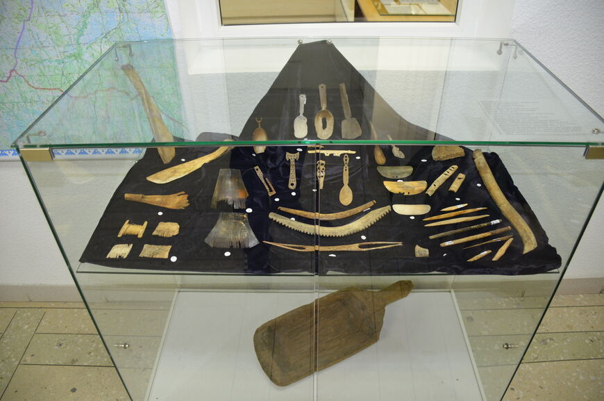 Найденные в городище артефакты (Музей истории и археологии г. Надыма)