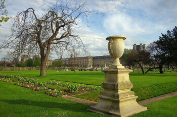 Парки и сады Парижа закрылись из-за сильного ветра