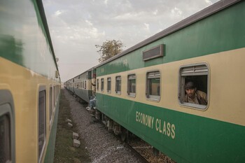 Между Индией и Пакистаном восстановлено железнодорожное сообщение 