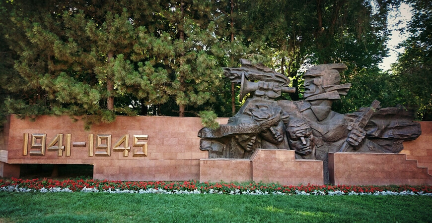 Парк имени 28 гвардейцев-панфиловцев в Алматы