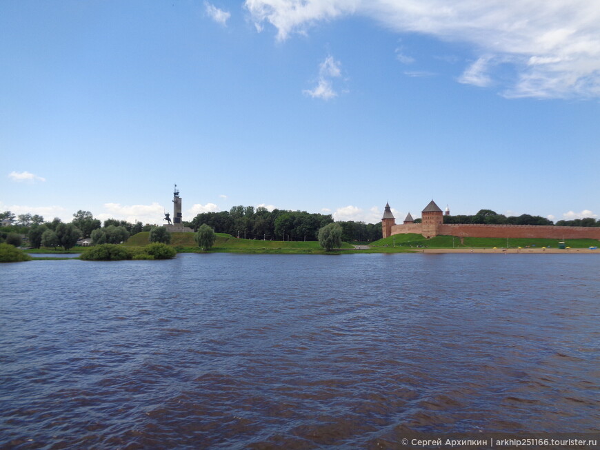 По достопримечательностям Новгородского Кремля и круиз по Волхову