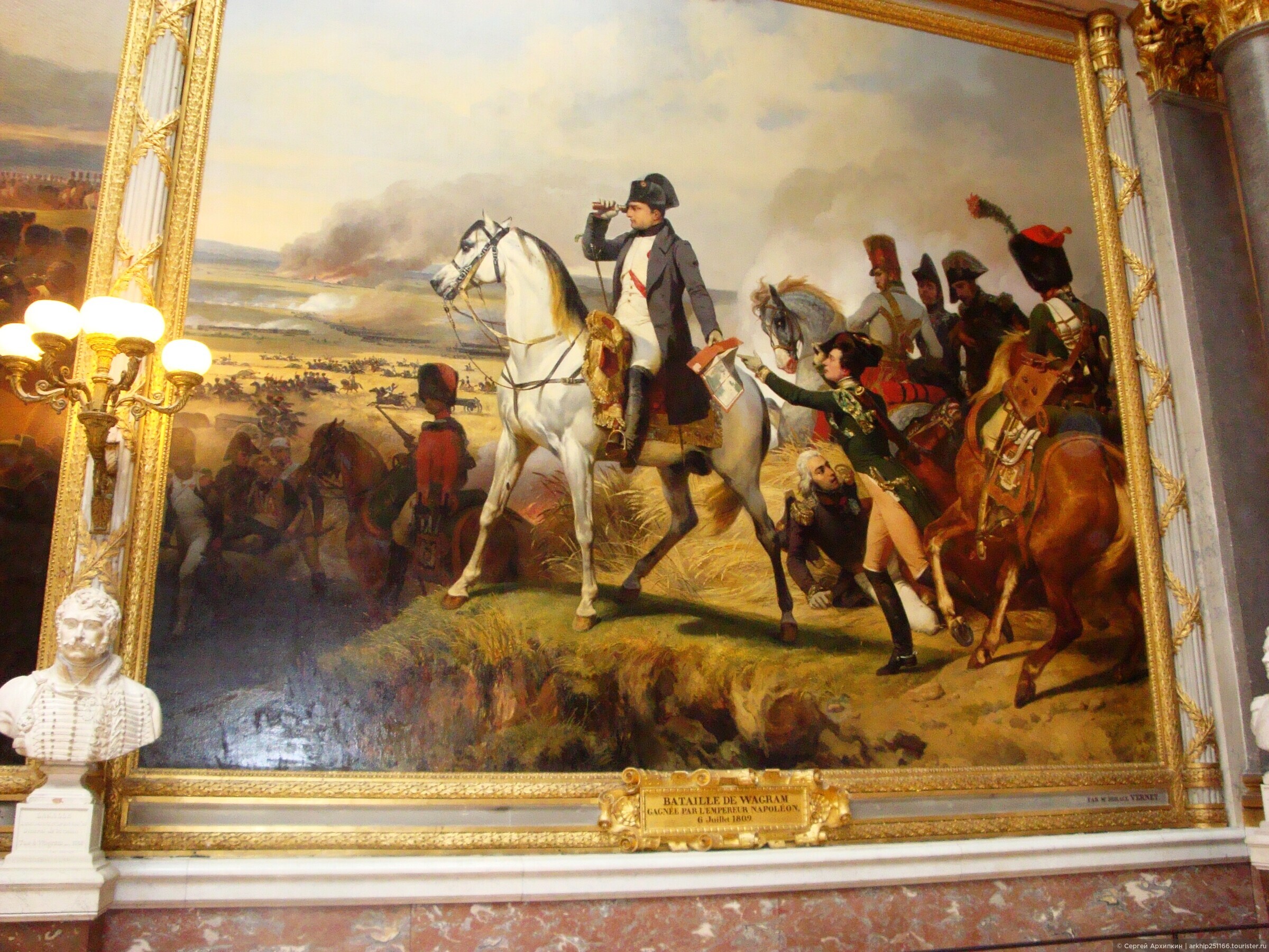 Покорение версаля. Версальский дворец галерея битв. Версальский дворец живопись Наполеон. Галерея сражений, Версаль, Франция. Конюшни Версальского дворца.