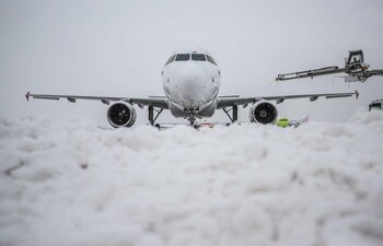 В Москве из-за снегопада задержаны десятки авиарейсов 