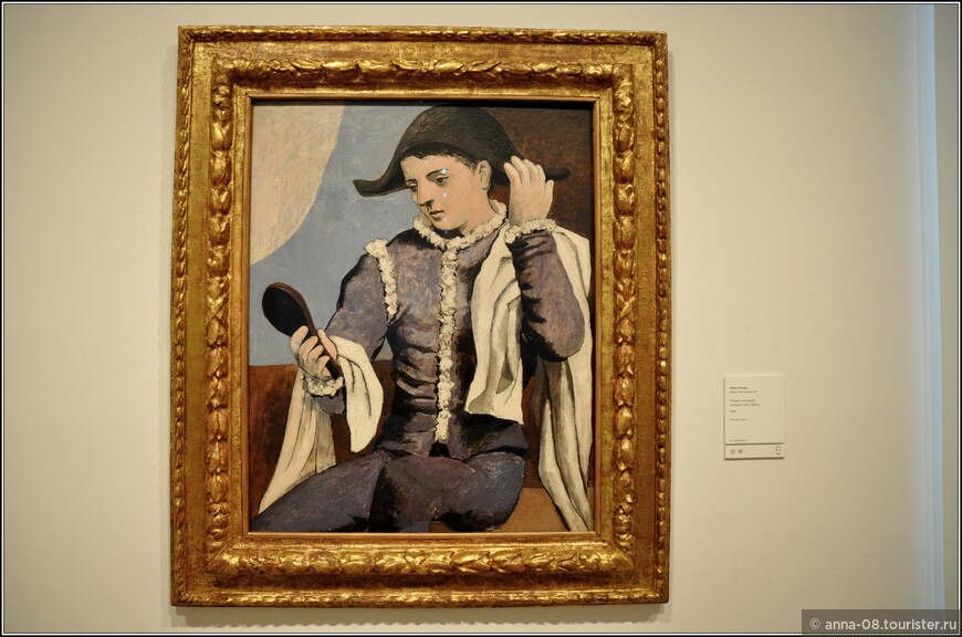 Пабло Пикассо
«Арлекин с зеркалом», 1923