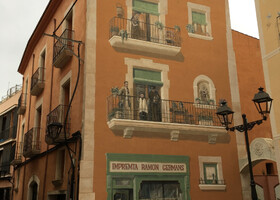 Очень многие, кто был в Таррагоне, слышали о так называемом "ложном фасаде". А вот про ложные фасады в Эль-Вендреле мало кто слышал.. 