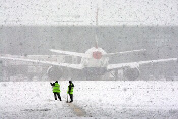 В Москве из-за снегопада задерживаются авиарейсы 