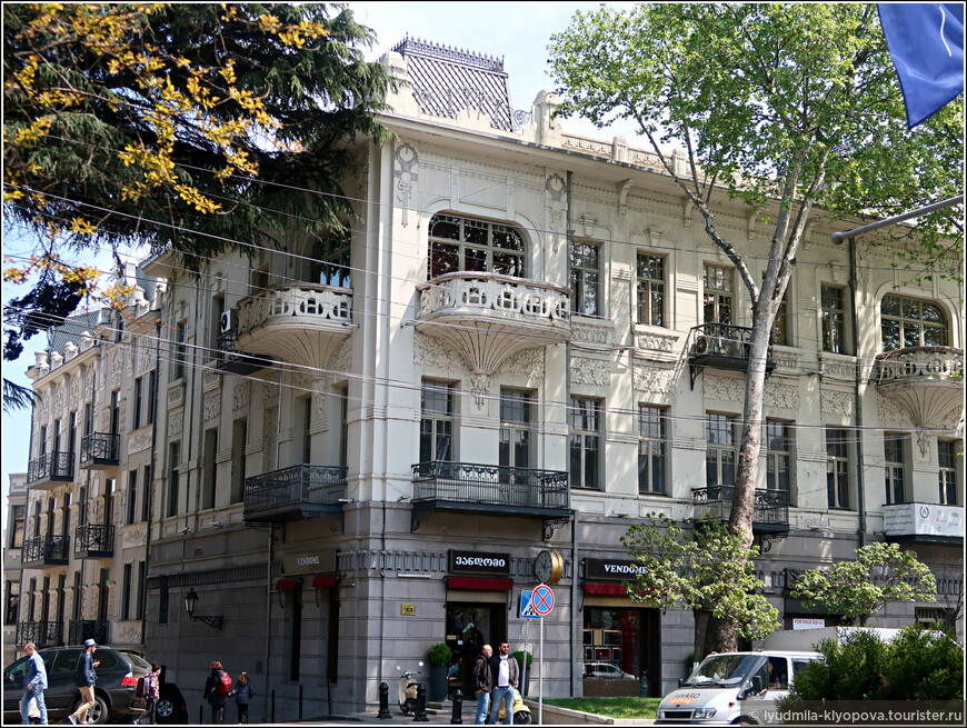 Явные черты стиля модерн здесь не случайны — апартаменты Tbilisi Modern Apartment on Rustaveli avenue