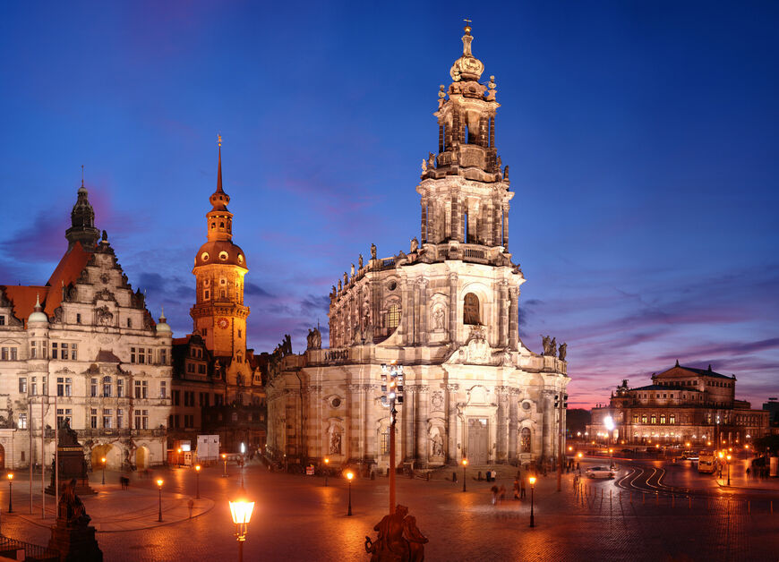 Вид на Кафедральный собор Дрездена в вечернем освещении