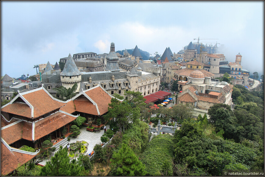 Ba Na Hills: Золотой мост и Французская деревня