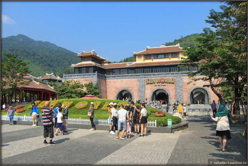 Ba Na Hills: Золотой мост и Французская деревня