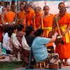 Луанг Прабанг, шествие монахов