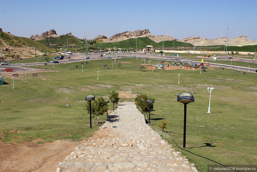 Общий вид на Парк – оазис  «Грин Мабаззарах»( Green Mubazarah).