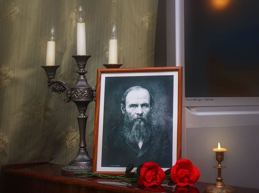Репродукция с фотографии Достоевского