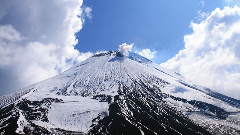 Топ самых высоких и опасных вулканов России