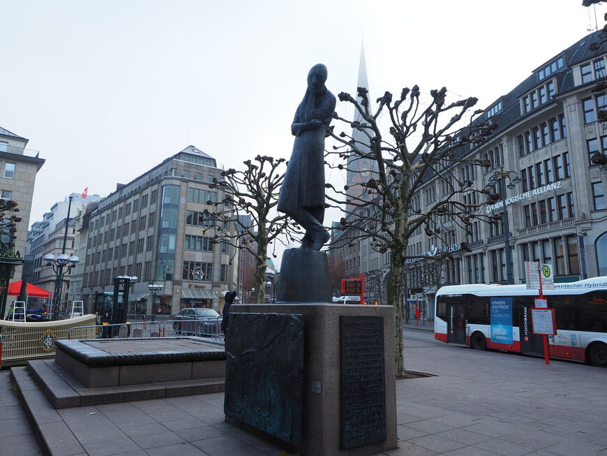 Памятник Генриху Гейне