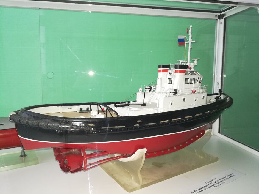 Экспонат музея - копия модели буксира ледокольного типа «Краб»