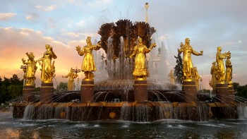 На ВДНХ после реставрации запустили фонтан Дружба народов 