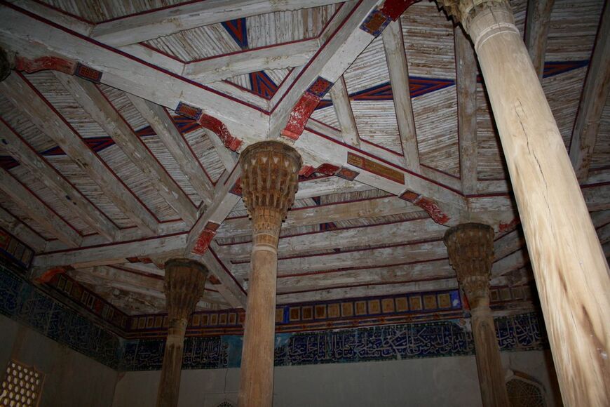 Потолок мечети Катта Лангар