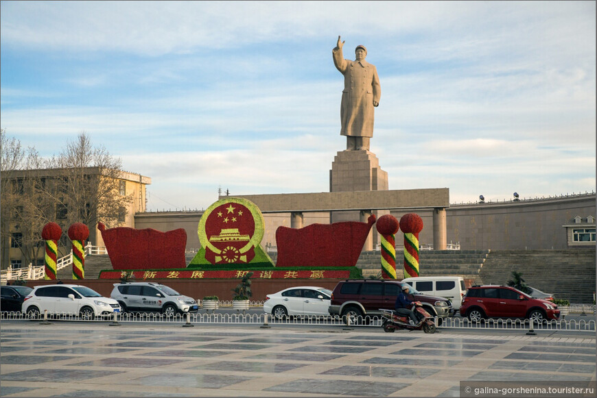 Жизнь на перекрестке. Часть 2. Про статую Мао Цзэдуна, 12 мукамов и верблюжье молоко… Кашгария