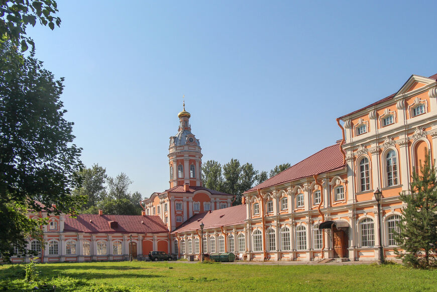 Библиотечная башня, часть Митрополичьего и Семинарского корпуса