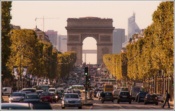 В Париже у Триумфальной арки откроют пляж и каток  