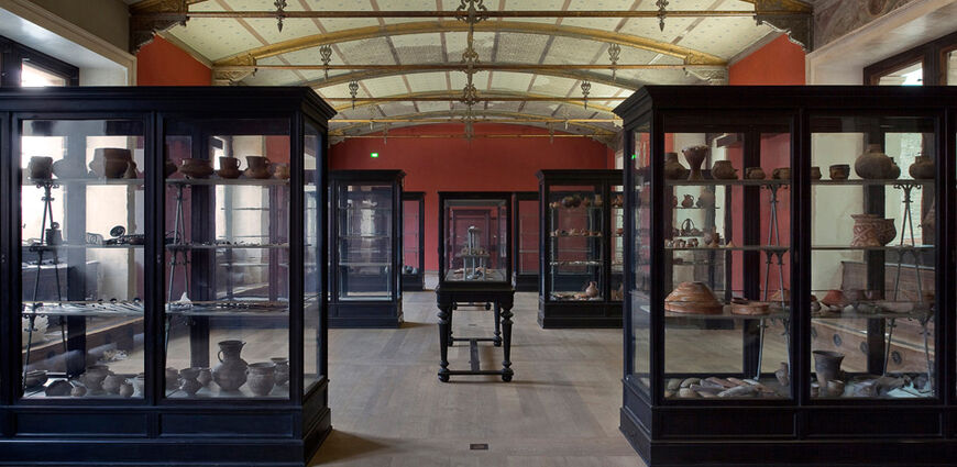 Коллекция с историческими витринами в стиле 19 века в зале Studiensammlung