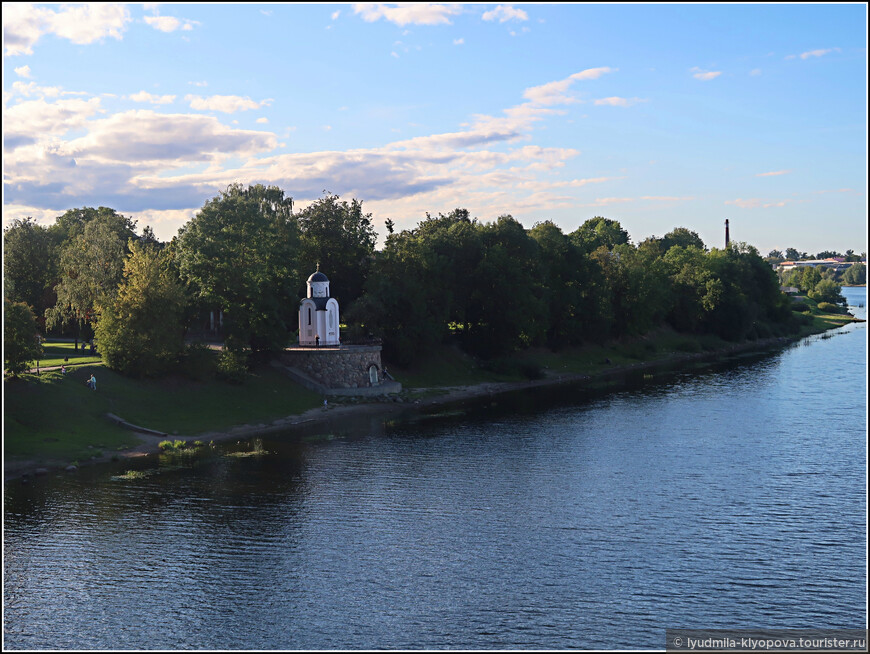 Вид на Ольгинскую часовню с Ольгинского моста