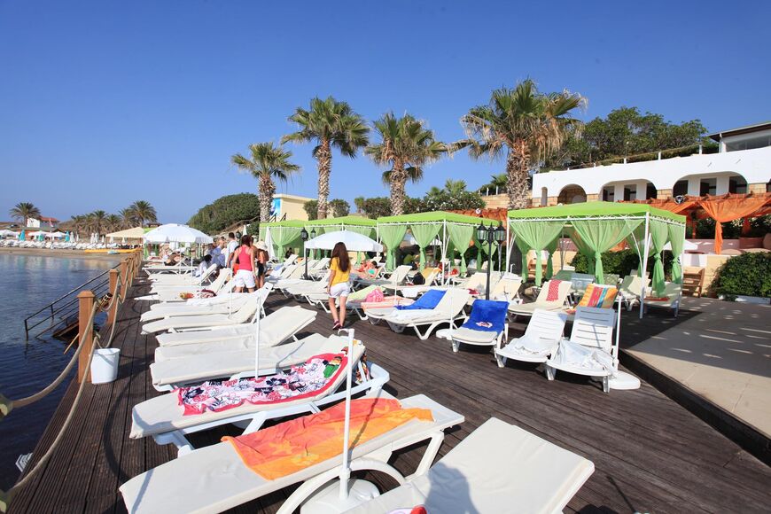 Пляж Камелот (Camelot Beach Club) на Северном Кипре