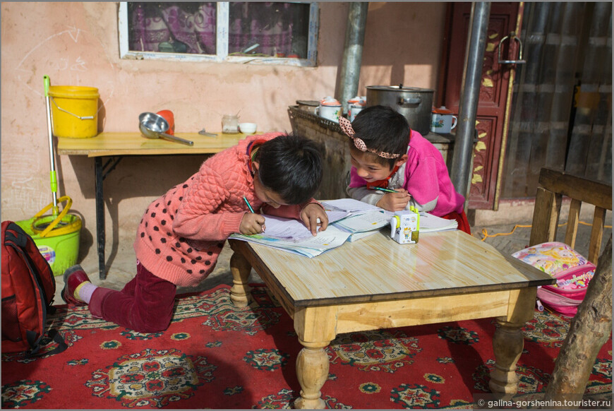 Жизнь на перекрестке. Часть 3. Пятничная молитва, сушеные змеи и голопопые дети… Кашгария