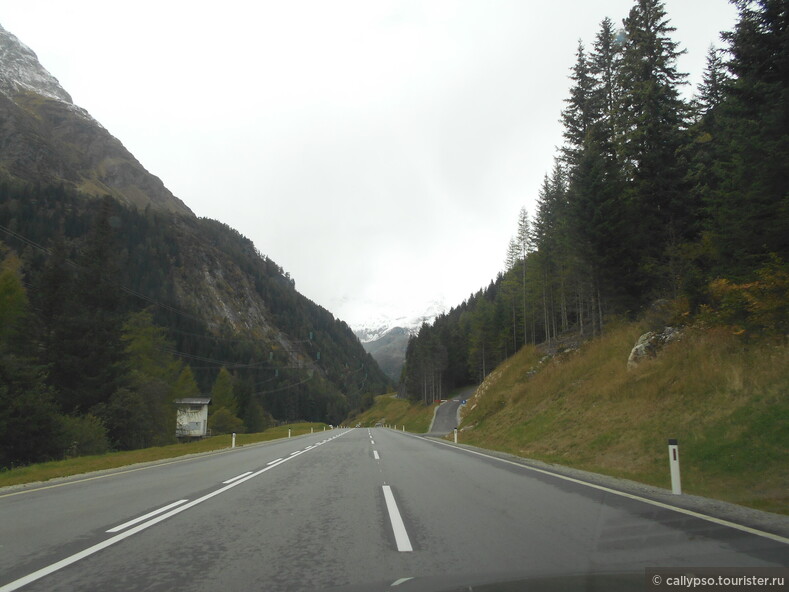 Швейцарские Альпы на границе с Италией и  Австрией