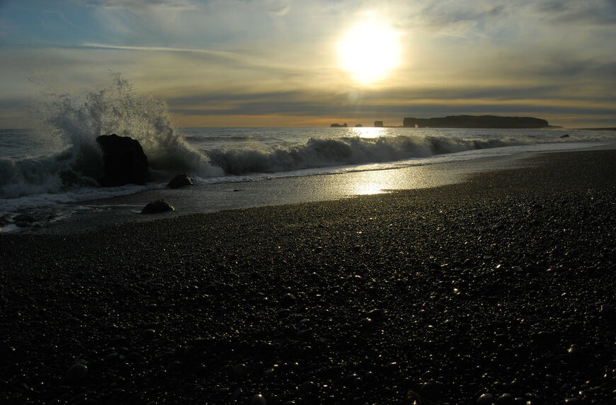 Черный пляж Рейнисфьяра (Reynisfjara Beach)