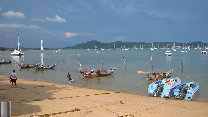 Пляж Чалонг (Chalong Beach)