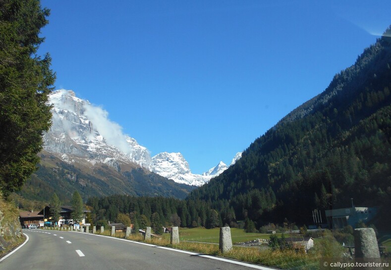 В Швейцарских Альпах по направлению к перевалу Зустен