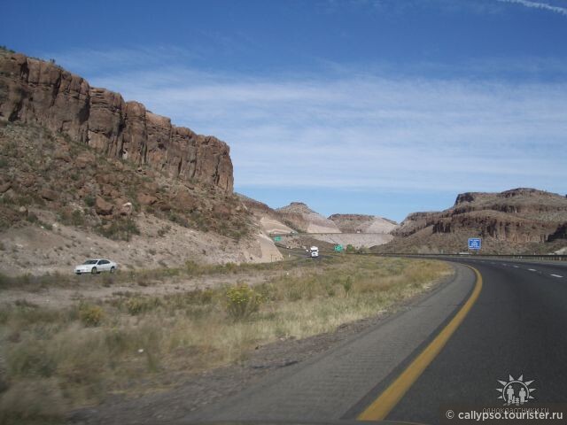 Аризона. Дорога в горной пустыне