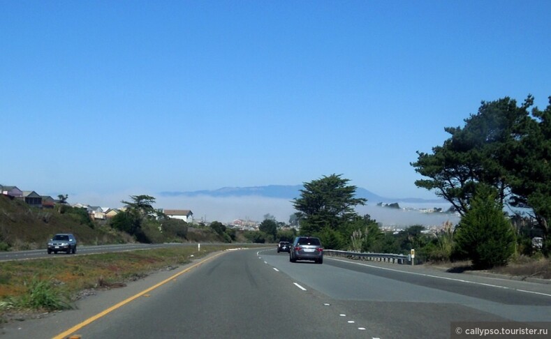 Туман над шоссе в Сан Франциско