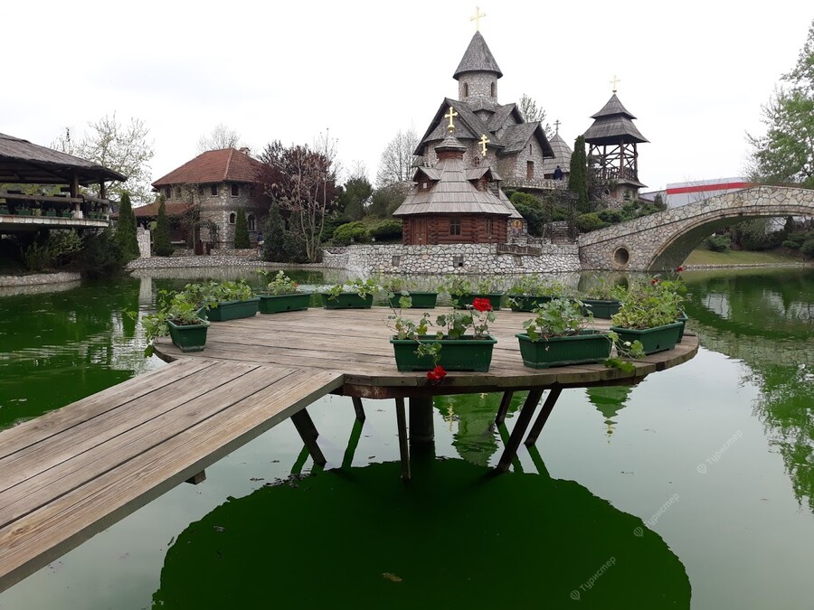 Босния и Герцеговина - город Биелина, монастырь на 5 озер и этно деревня Ст...