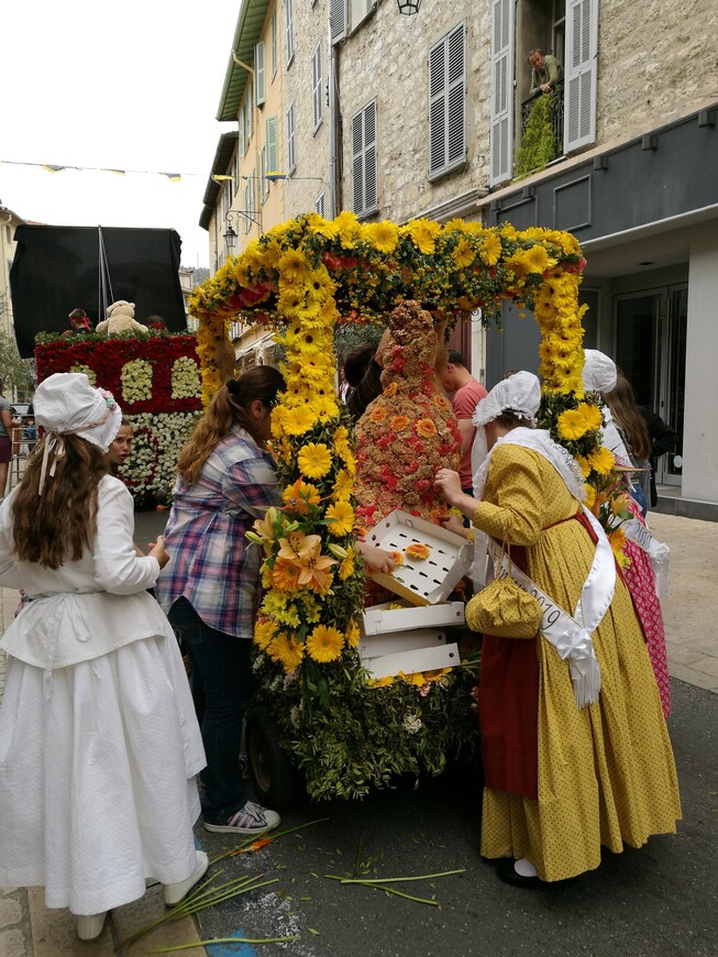 Ванс, праздничный пасхальный фестиваль цветов.