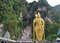 43-метровая статуя бога Муругана, расположенная на входе в пещеры Бату