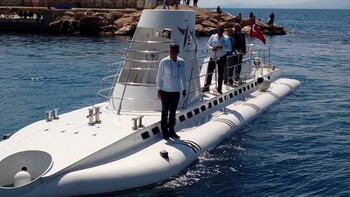 В Турции туристам предлагают покататься на подводной лодке