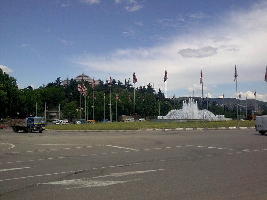 Площадь Героев и Тбилисский цирк