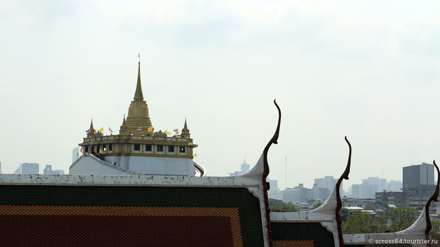 Железный замок в Бангкоке (Loha Prasat)