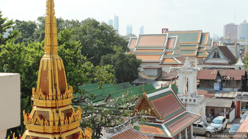 Железный замок в Бангкоке (Loha Prasat)